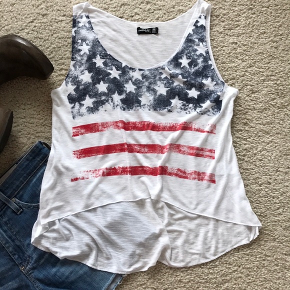 🎉1 Med Left🎉American Flag Print Top - Picture 2 of 6